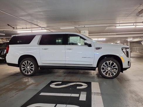 Used 2026 GMC Yukon XL Denali w/ Sun & Power Step Package AWD/4WD image 4