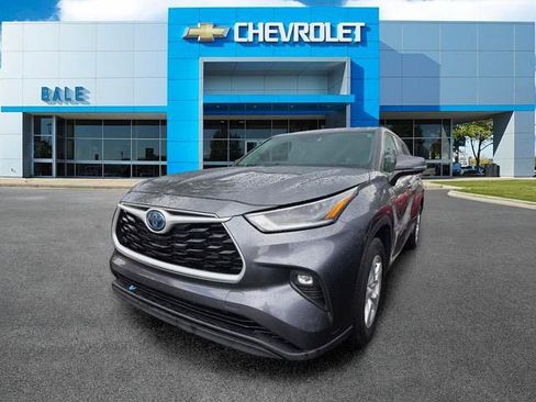 Used 2021 Toyota Highlander LE FWD image 7