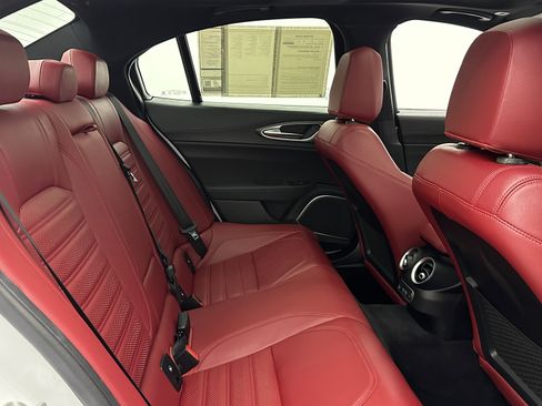 Used 2022 Alfa Romeo Giulia Veloce image 32