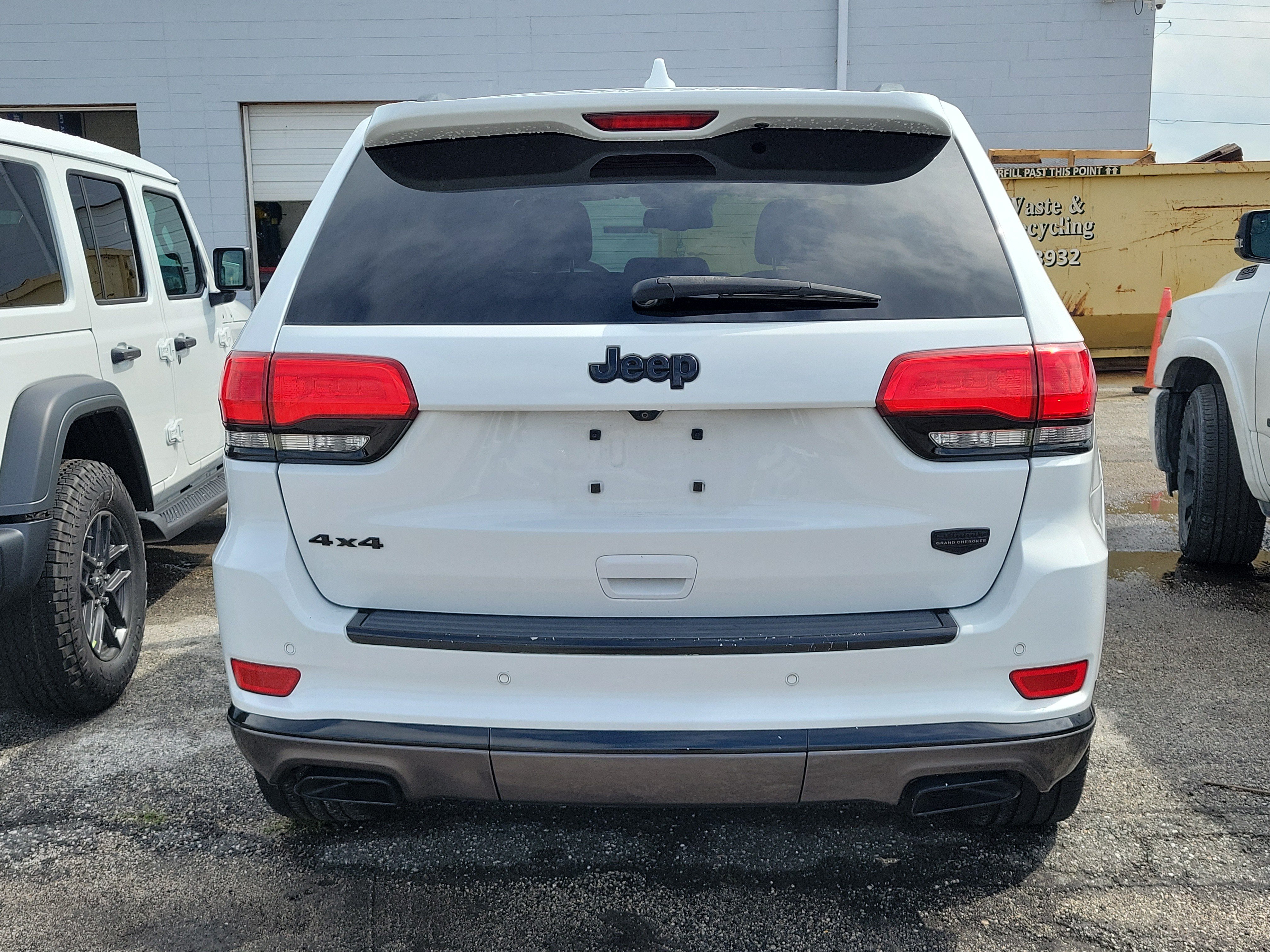 Used 2014 Jeep Grand Cherokee Summit AWD/4WD image 5