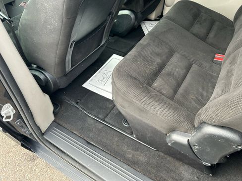 Used 2016 Dodge Grand Caravan SE image 9