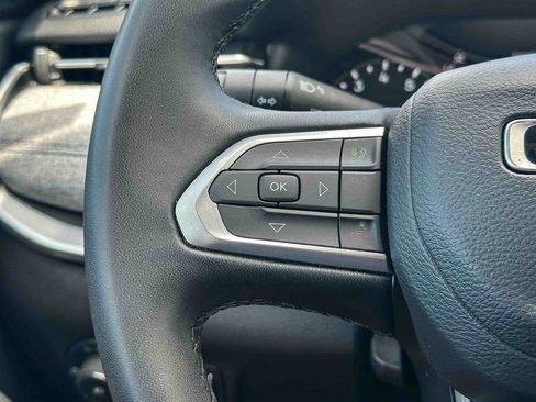 Used 2025 Jeep Compass Latitude AWD/4WD image 28