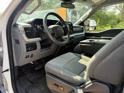 Used 2023 Ford F250 XLT w/ FX4 Off-Road Package AWD/4WD image 17