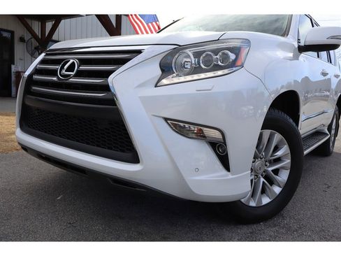 Used 2017 Lexus GX 460 image 11