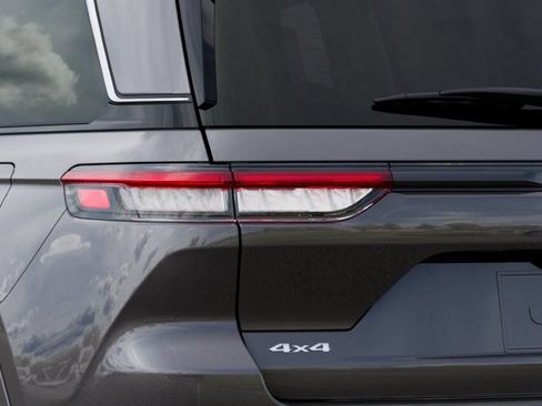New 2025 Jeep Grand Cherokee Overland w/ Adv Protech Group III AWD/4WD image 10