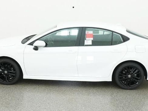 New 2026 Toyota Camry SE FWD image 3