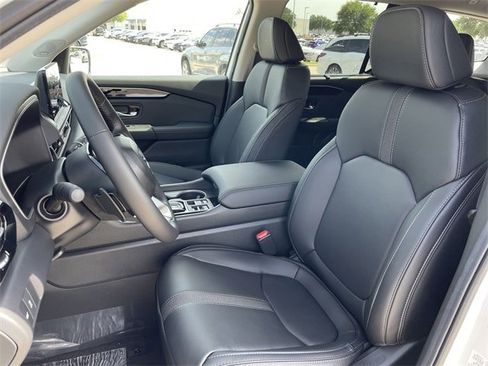 New 2025 Honda Pilot Touring image 24