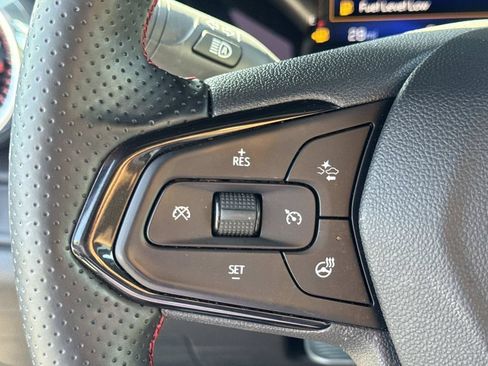 Used 2025 Chevrolet Trax RS w/ Sunroof Package FWD image 8