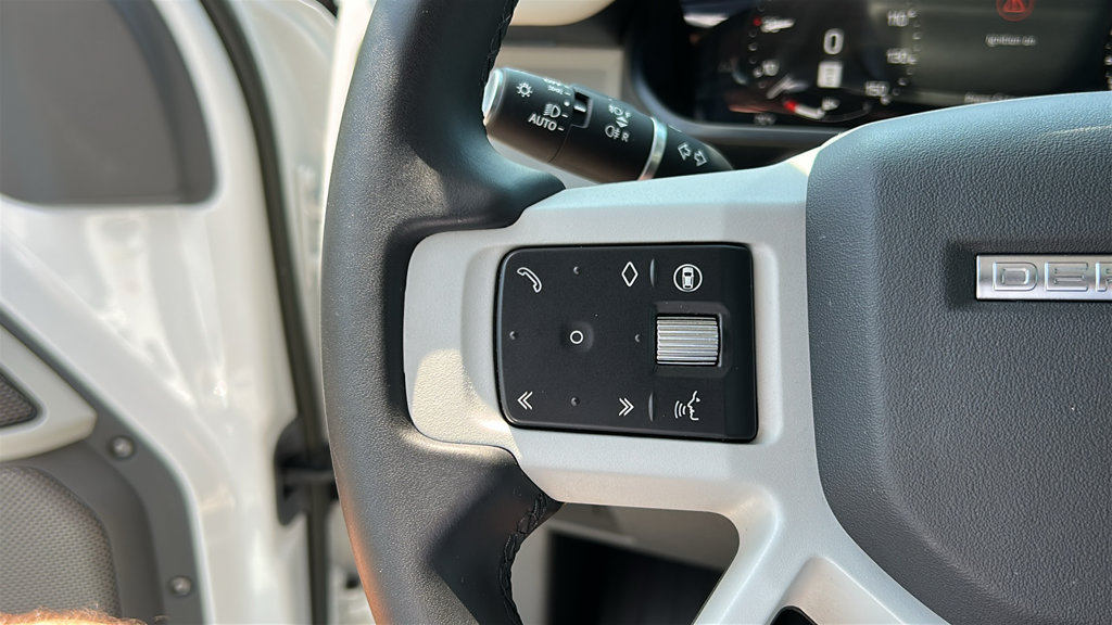 Used 2024 Land Rover Defender 110 X-Dynamic SE AWD/4WD image 13