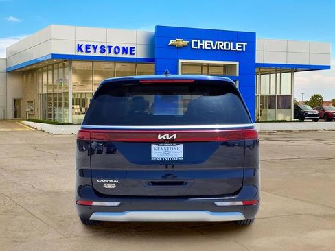 Used 2024 Kia Carnival LX FWD image 6