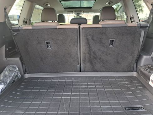 Used 2025 Volkswagen Atlas SEL image 29