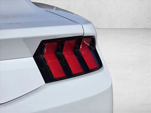 Used 2024 Ford Mustang Coupe image 9