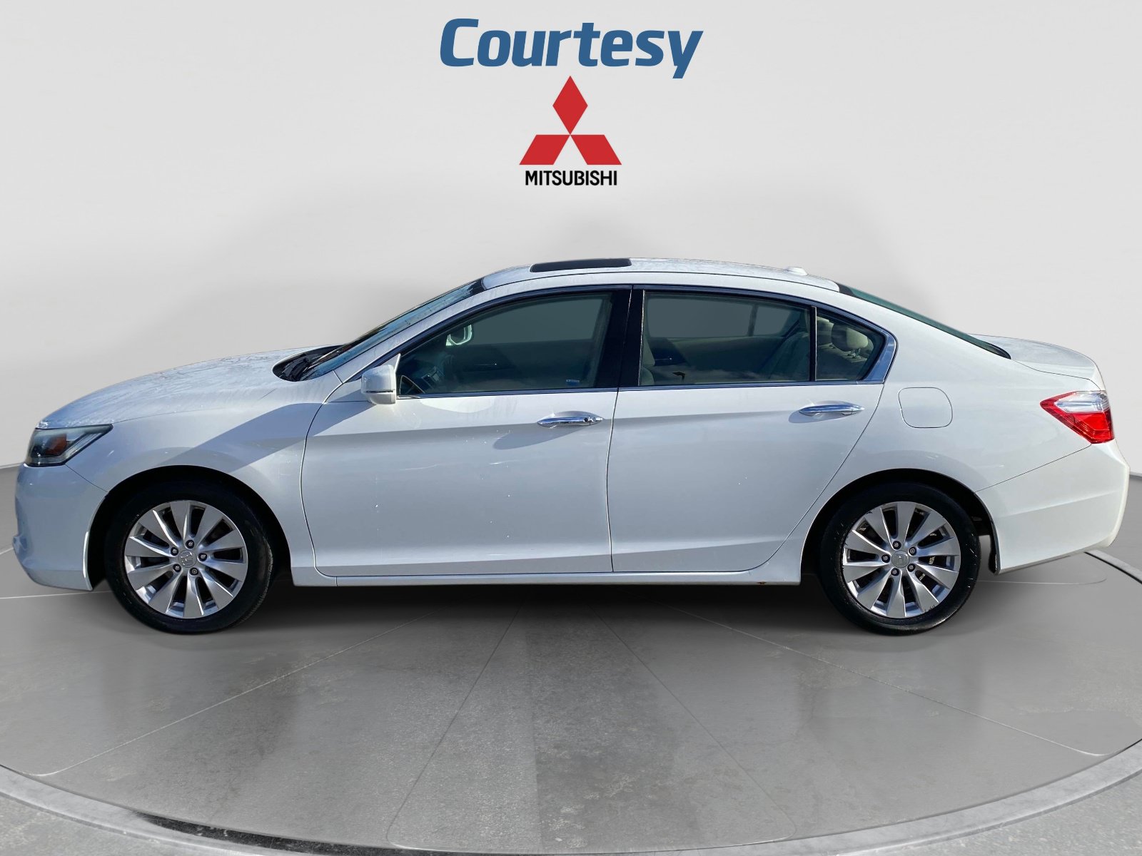 Used 2015 Honda Accord EX-L image 2