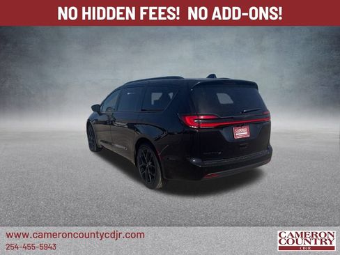 New 2026 Chrysler Pacifica Select w/ S Appearance Package FWD image 5