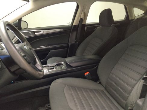 Used 2020 Ford Fusion SE FWD image 17