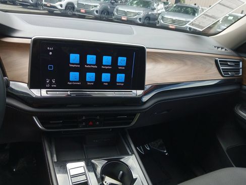 Used 2024 Volkswagen Atlas SE w/ Panoramic Sunroof Package AWD/4WD image 36