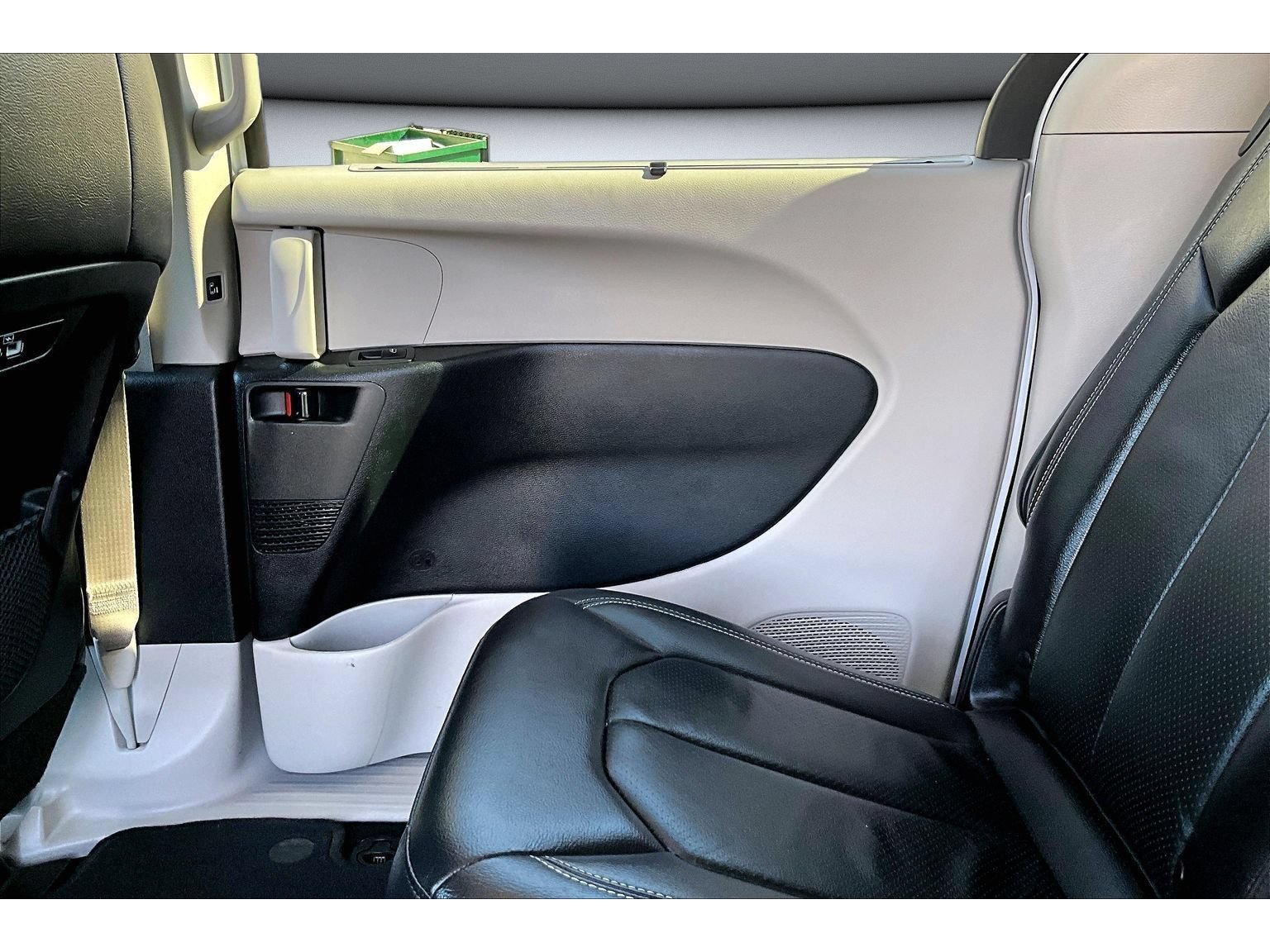 Certified 2022 Chrysler Pacifica Touring-L FWD image 43