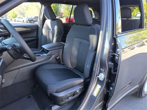 New 2025 Jeep Grand Cherokee Laredo X w/ Luxury Tech Group I image 11