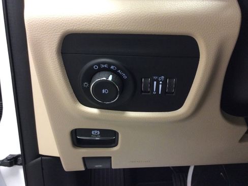 New 2025 Jeep Grand Cherokee Limited w/ Trailer Tow Package image 23