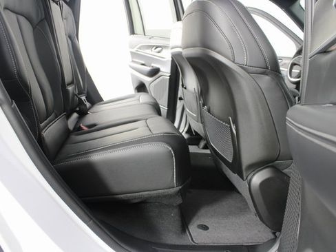 New 2025 Jeep Grand Cherokee Limited image 24