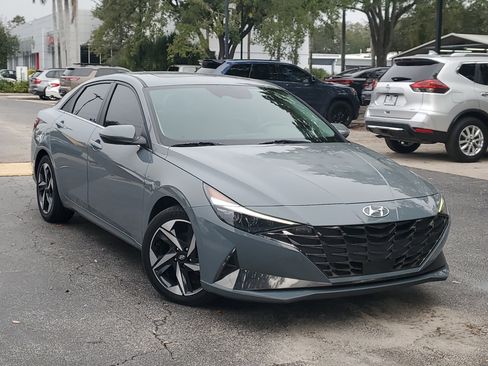 Used 2022 Hyundai Elantra Limited image 31