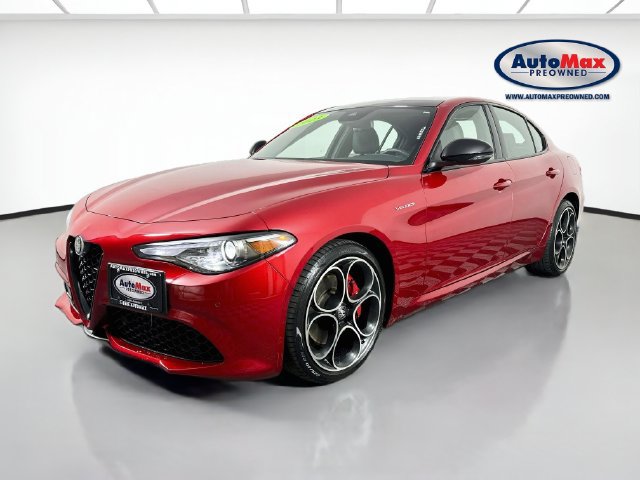 Used 2023 Alfa Romeo Giulia Veloce AWD/4WD image 5