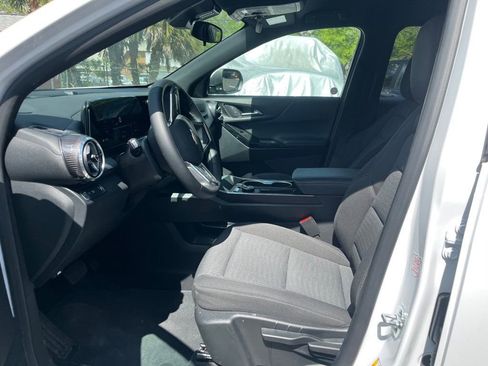 Used 2026 Chevrolet Equinox LT FWD image 2