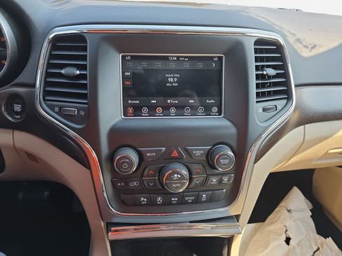 Used 2018 Jeep Grand Cherokee Laredo image 21