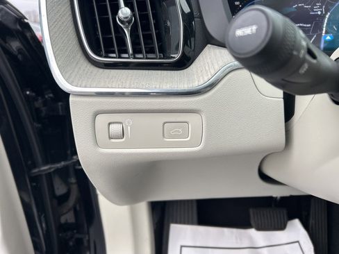 Used 2022 Volvo XC60 B5 Inscription w/ Advanced Package image 7