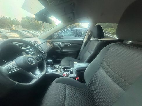 Used 2020 Nissan Rogue SV w/ Premium Package AWD/4WD image 5