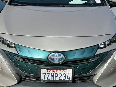 Used 2017 Toyota Prius Prime Advanced w/ Carpet Mat Package FWD image 12