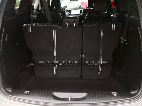Used 2025 Chrysler Pacifica Select FWD image 15