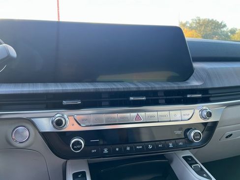 Used 2024 Kia Telluride SX image 11