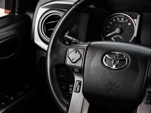 Used 2021 Toyota Tacoma TRD Off-Road AWD/4WD image 13