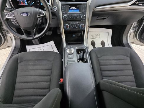 Used 2018 Ford Fusion SE FWD image 25