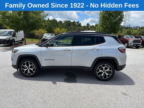 Used 2025 Jeep Compass Limited AWD/4WD image 4