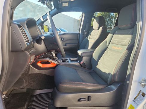 Used 2022 Nissan Frontier PRO-4X w/ Technology Package image 15