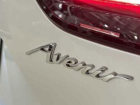 Used 2023 Buick Envision Avenir AWD/4WD image 3