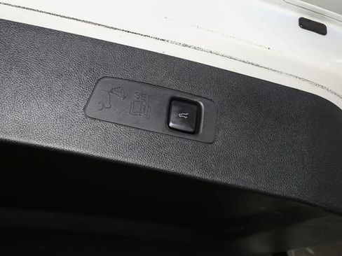 Used 2022 Lincoln Corsair FWD image 11