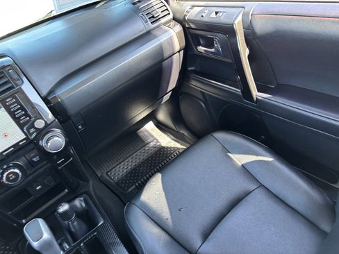 Used 2022 Toyota 4Runner TRD Off-Road Premium AWD/4WD image 17