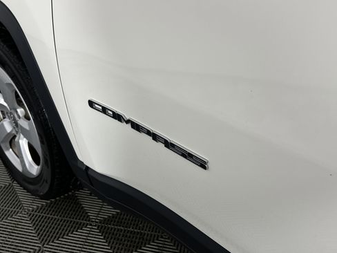 Used 2018 Jeep Compass Latitude w/ Popular Equipment Group image 17