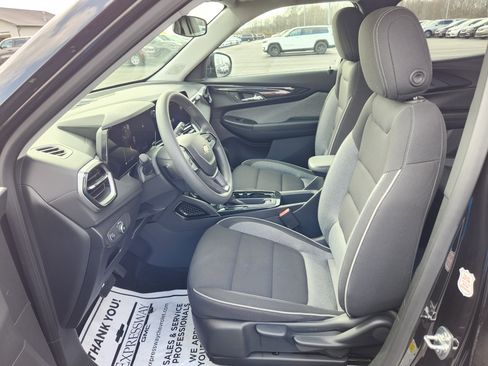 Used 2025 Chevrolet TrailBlazer LT image 12