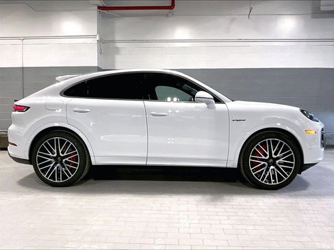 New 2026 Porsche Cayenne Turbo image 6