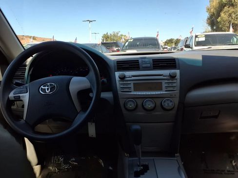 Used 2010 Toyota Camry LE FWD image 21