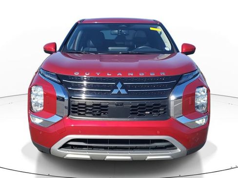 Used 2023 Mitsubishi Outlander 4WD Plug-In Hybrid image 2