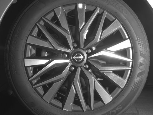 Used 2025 Nissan Altima 2.5 SV FWD image 12