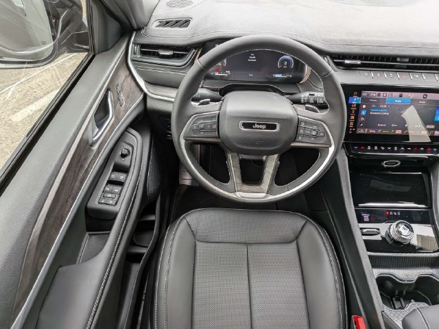 New 2027 Jeep Grand Cherokee Limited AWD/4WD image 18