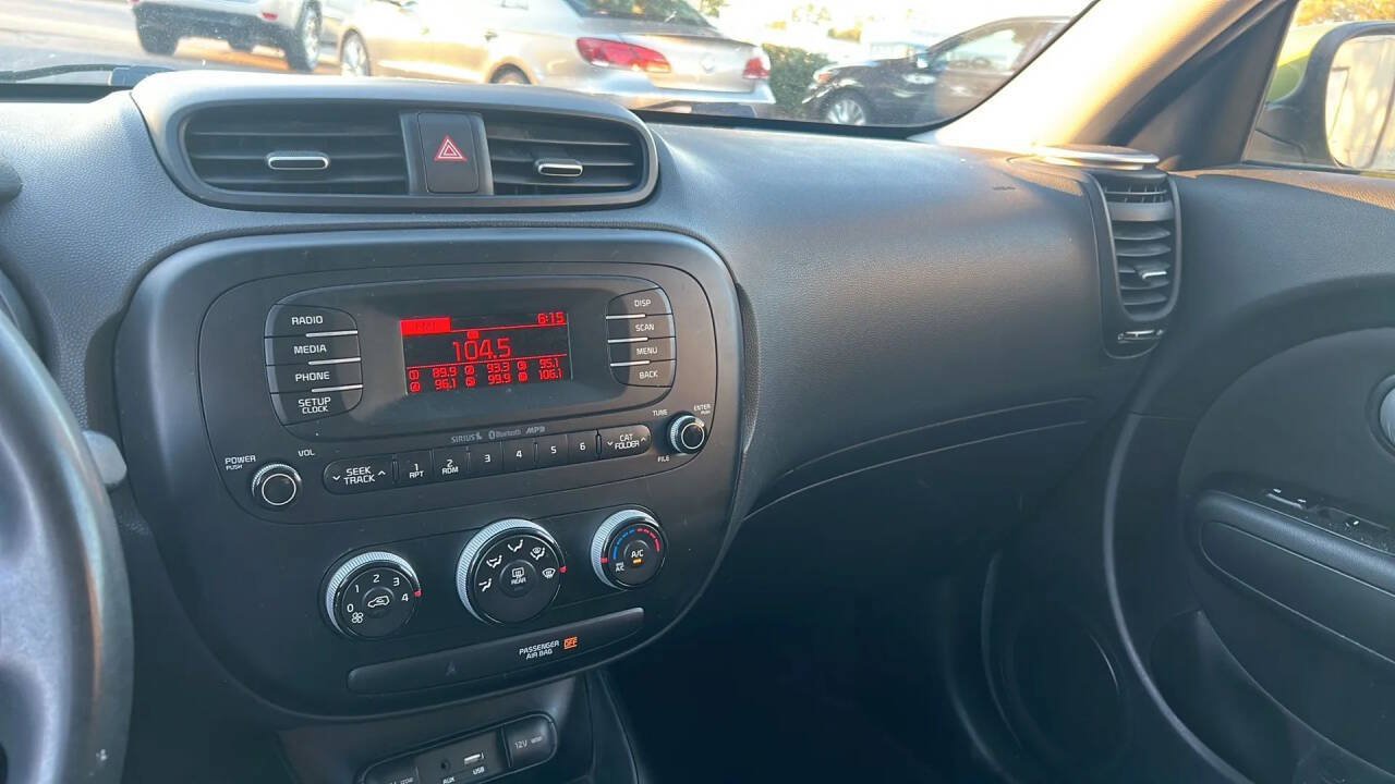 Used 2015 Kia Soul FWD image 10