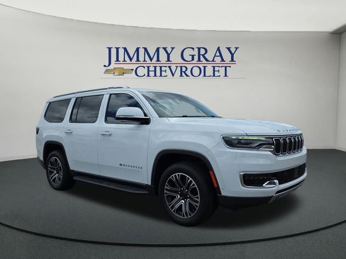 Used 2022 Jeep Wagoneer Series III RWD image 7
