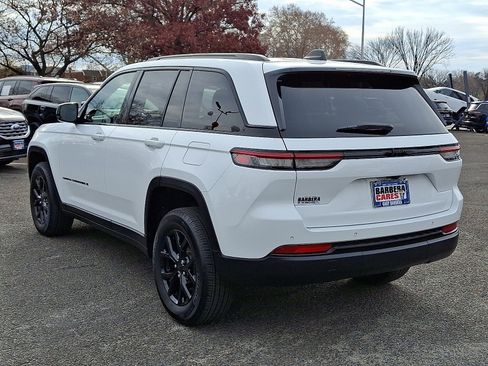 Used 2024 Jeep Grand Cherokee Altitude image 4